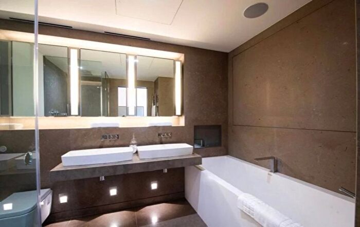 2 Bedroom Flat To Rent In Duke Street, London, W1K