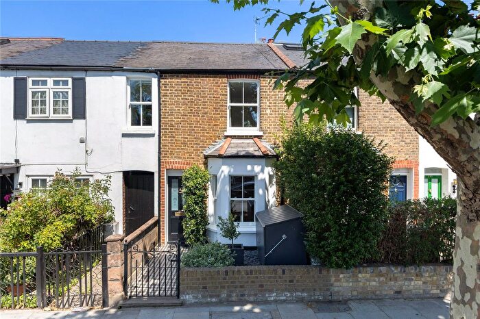 3 Bedroom Terraced House For Sale In Lower Mortlake Road, Richmond, TW9
