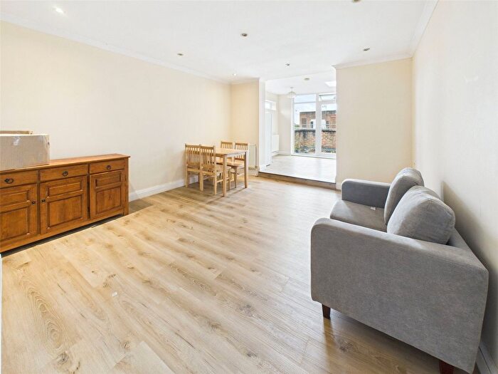 2 Bedroom Flat To Rent In York Street, Twickenham, TW1