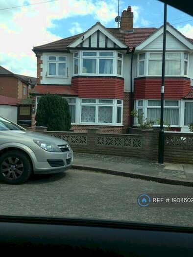 3 Bedroom Semi-Detached House To Rent In Hampshire Close, London, N18