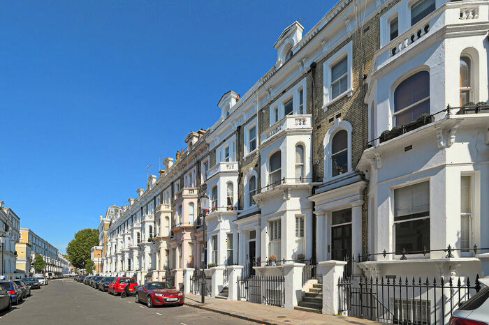 2 Bedroom Apartment To Rent In Westgate Terrace, Chelsea, SW10
