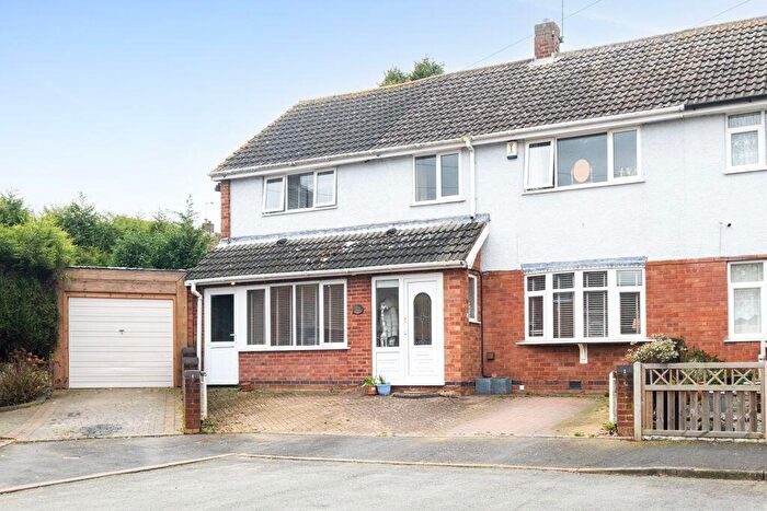 4 Bedroom Semi Detached House For Sale In Orchard Close, Dosthill, B77