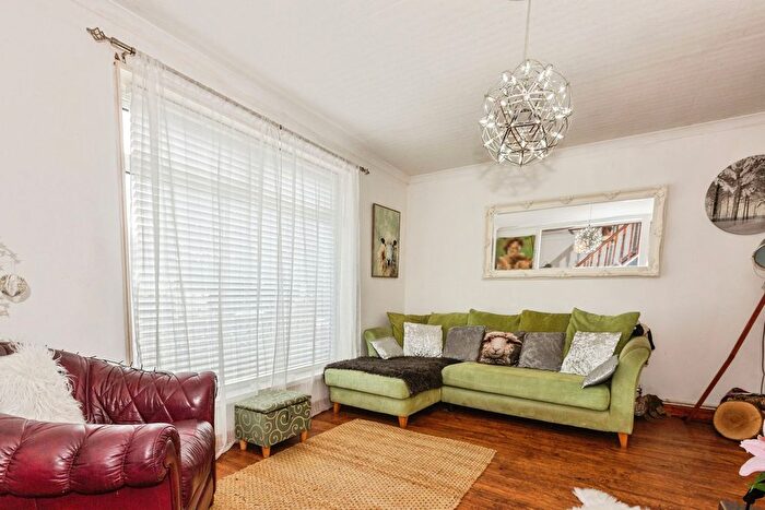 3 Bedroom Semi-Detached House For Sale In Linden Avenue, Swansea, West Glamorgan, SA3