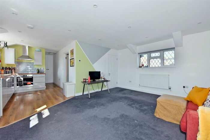 1 Bedroom Bungalow To Rent In Reading Road, Woodcote, Reading, Oxfordshire, RG8