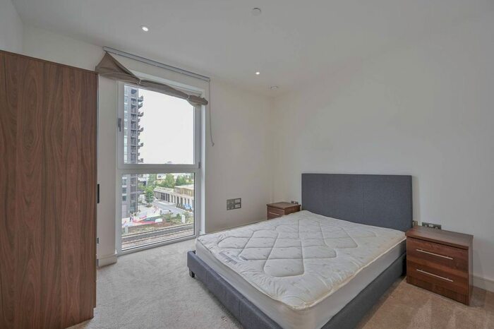 2 Bedroom Flat To Rent In Brent House, Vauxhall, London, SW8