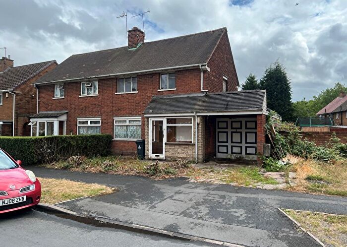 3 Bedroom Semi-Detached House For Sale In Hough Road, Walsall, WS2