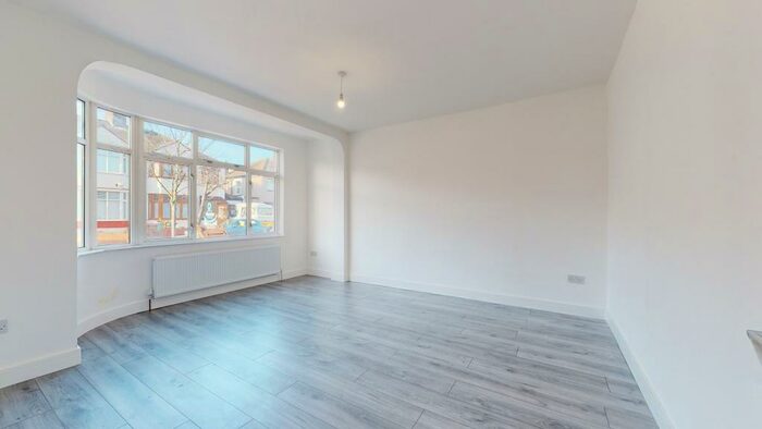 4 Bedroom Ground Flat To Rent In Westrow Drive, IG11