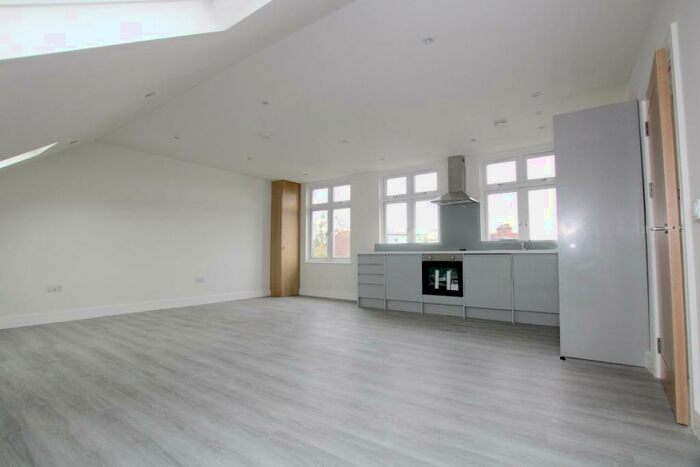 Flat To Rent In Park Avenue North, Willesden Green, NW10