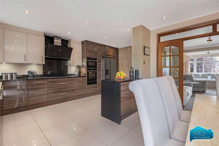 3 Bedroom Detached House To Rent In Brantwood Gardens, Enfield, London, EN2