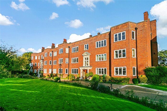 3 Bedroom Flat To Rent In Fitzwilliam House, Little Green, Richmond, TW9