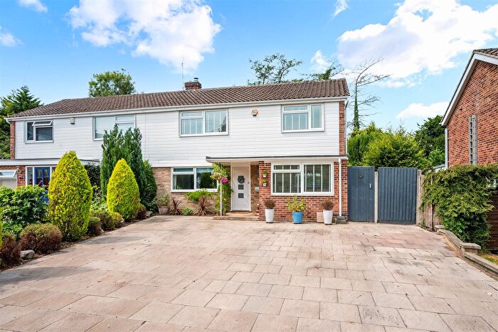 3 Bedroom Semi-Detached House For Sale In Avenue Close, Tadworth, KT20