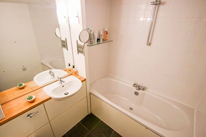 2 Bedroom Apartment To Rent In Hulme Hall Road, Castlefield, Manchester, M15