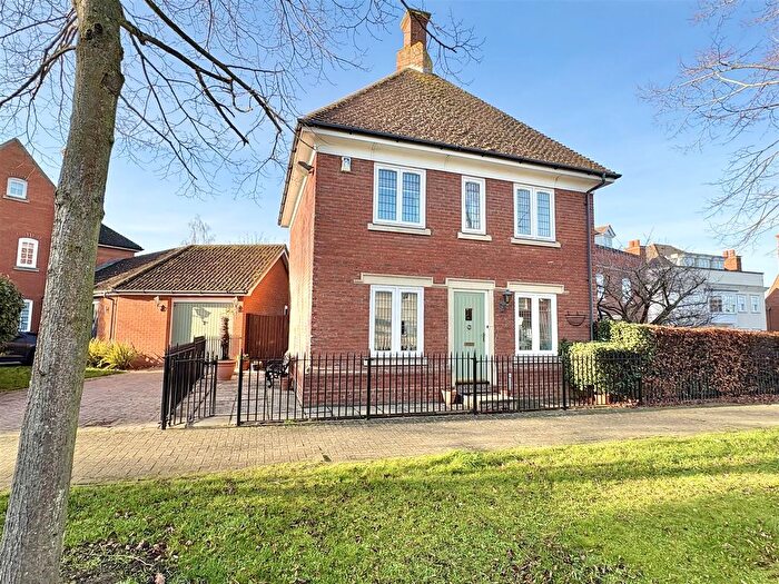 2 Bedroom Detached House For Sale In Cuckoo Way, Great Notley, Braintree, CM77