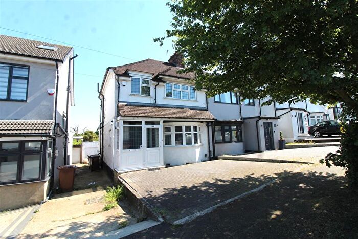 3 Bedroom Semi-Detached House For Sale In Park Avenue, Potters Bar, EN6