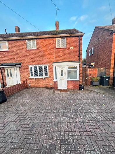 2 Bedroom Semi Detached House To Rent In Birdsfoot Lane, Luton, LU3