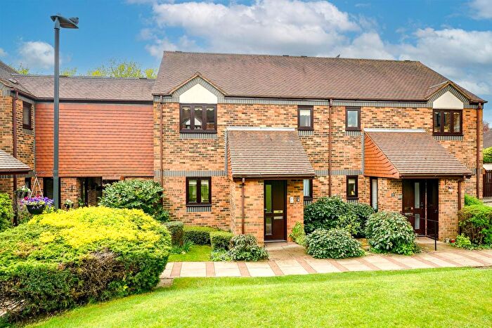 2 Bedroom Flat For Sale In Belmont Hill, St. Albans, AL1