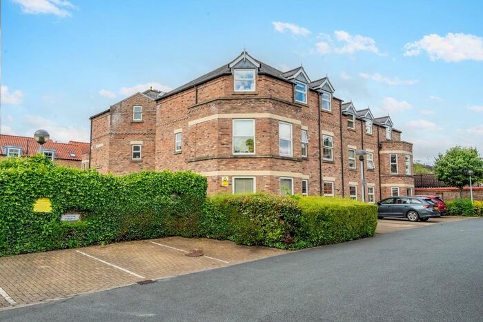2 Bedroom Flat To Rent In Grange House, West Grange Court, York, YO30