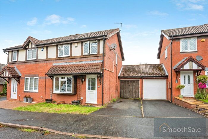 3 Bedroom Semi-Detached House For Sale In Whinchat Grove, Kidderminster, DY10