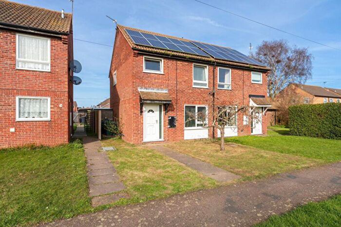 3 Bedroom Semi Detached House For Sale In Cromwell Close, Martham, NR29