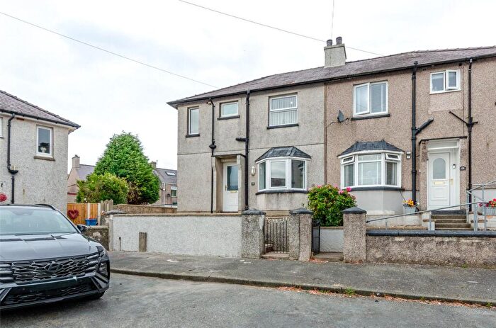 3 Bedroom Semi-Detached House For Sale In Bro Helen, Caernarfon, Gwynedd, LL55