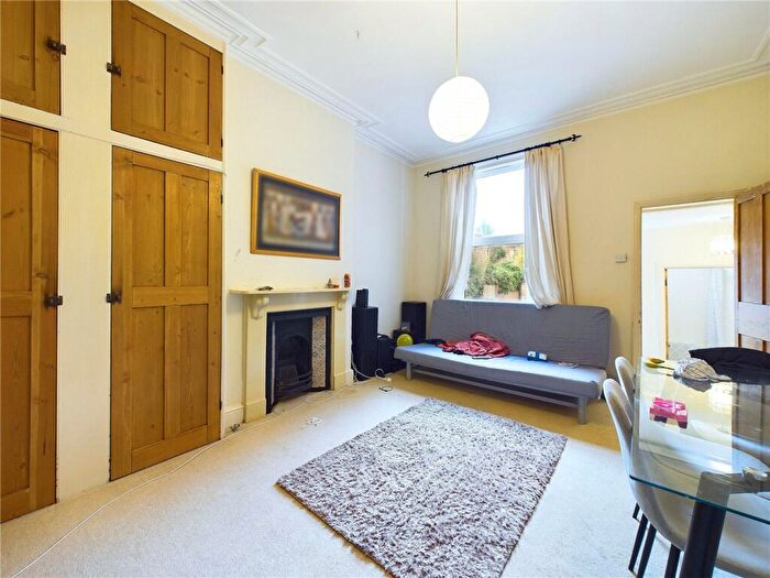 2 Bedroom Apartment For Sale In Sylvan Road, Exeter, Devon, EX4