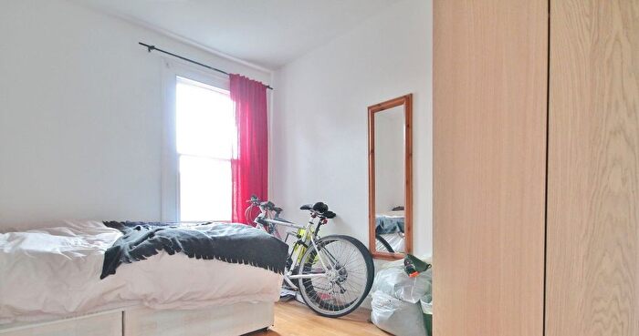 2 Bedroom Flat To Rent In Beresford Road, Haringey, London, N8