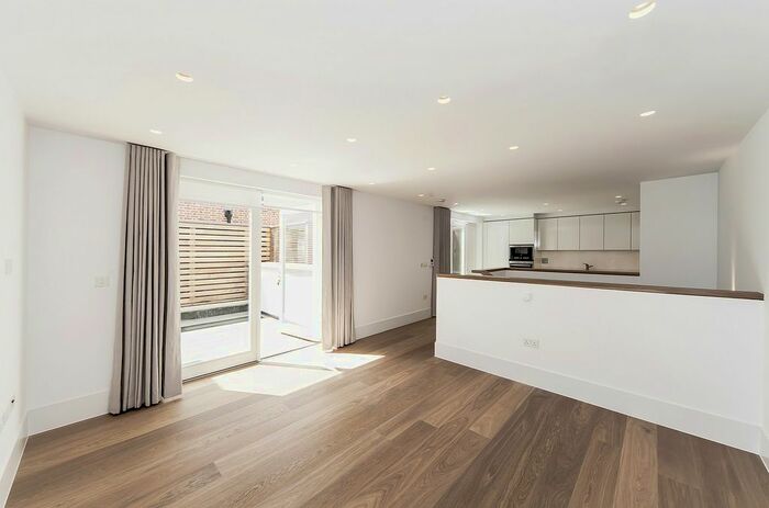 2 Bedroom Detached House To Rent In Castlereagh Street, London, W1H