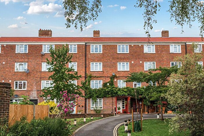 2 Bedroom Flat For Sale In Melford Road, London, SE22