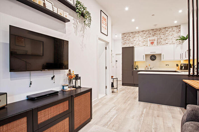 1 Bedroom Apartment For Sale In Commercial Road, Poole, BH14