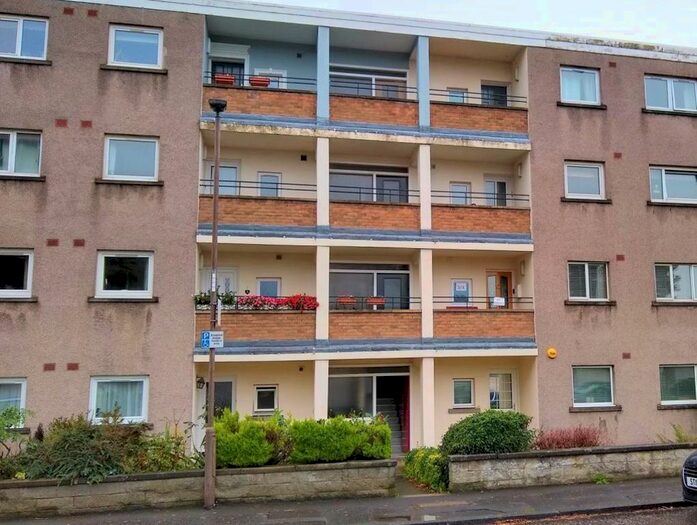3 Bedroom Flat To Rent In Trinity Court, Edinburgh, EH5