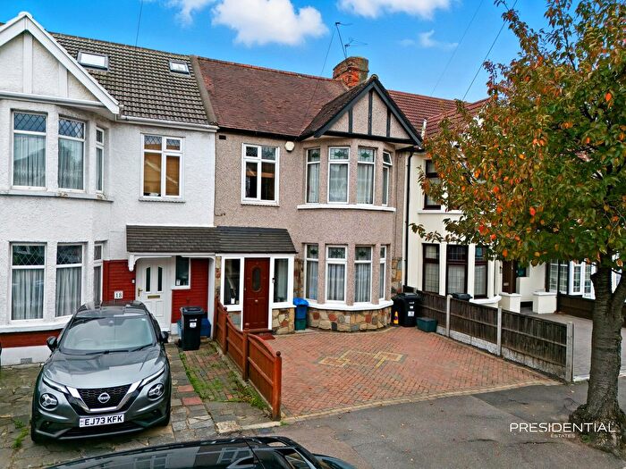 3 Bedroom Terraced House For Sale In Glenwood Gardens, Gants Hill, IG2
