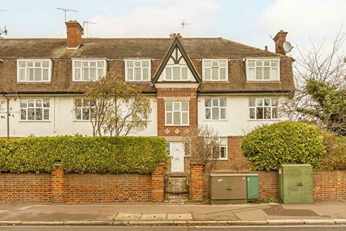 2 Bedroom Flat To Rent In Upper Sunbury Road, Upper Sunbury Road, TW12