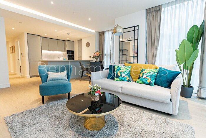 2 Bedroom Apartment To Rent In Harcourt Tower, South Quay Plaza, E14