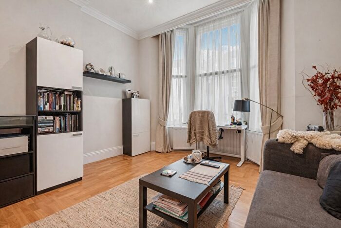 2 Bedroom Flat For Sale In Old Brompton Road, Earls Court, SW5
