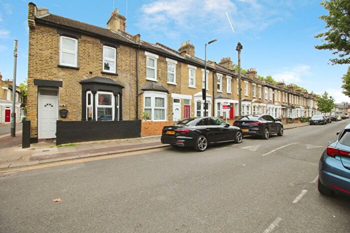 2 Bedroom End Terrace House To Rent In Faringford Road, Stratford, E15