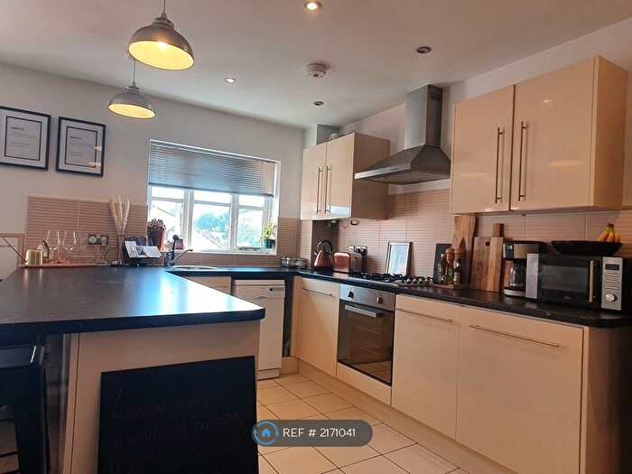 2 Bedroom Flat To Rent In Cherry Grove Road, Chester, CH3