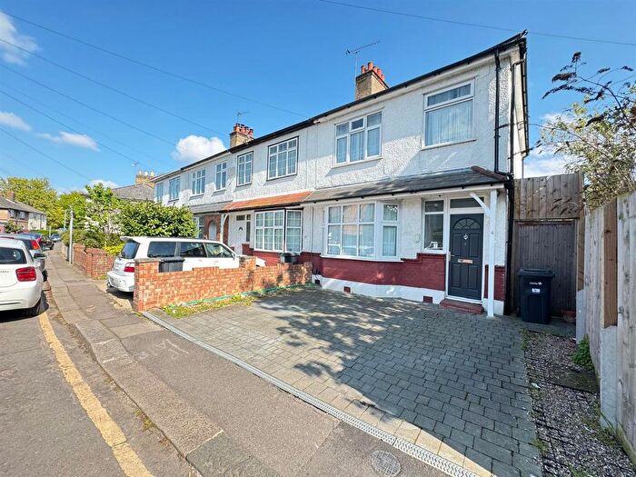 4 Bedroom End Of Terrace House To Rent In Park Lane, Chadwell Heath, RM6