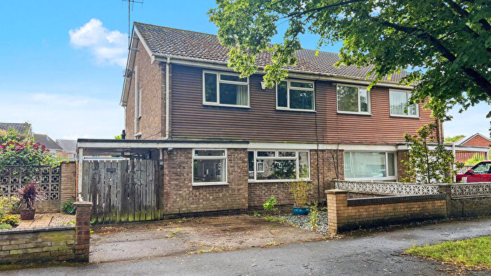4 Bedroom Semi-Detached House For Sale In Weymouth Crescent, Scunthorpe, DN17