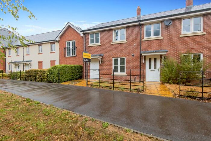 3 Bedroom Semi-Detached House To Rent In Cutforth Way, Romsey, SO51