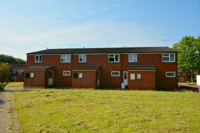 2 Bedroom Terraced House To Rent In Venning Road, Arbofield, RG2