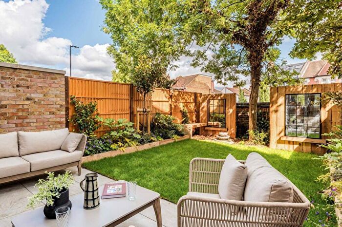 3 Bedroom House For Sale In North Gate Park, Harringay, London, N15