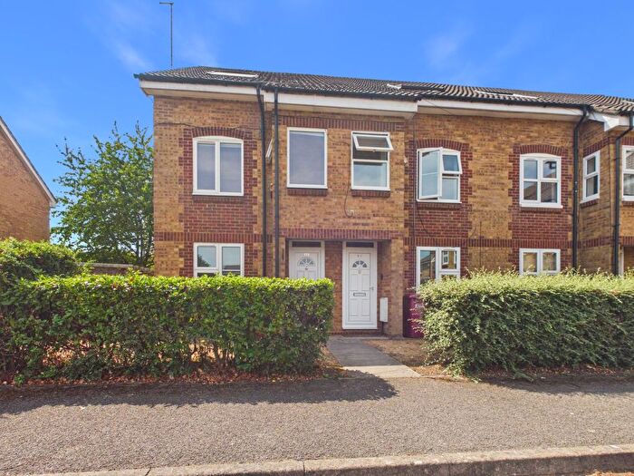 1 Bedroom Maisonette For Sale In Maplin Park, Langley, Berkshire, SL3