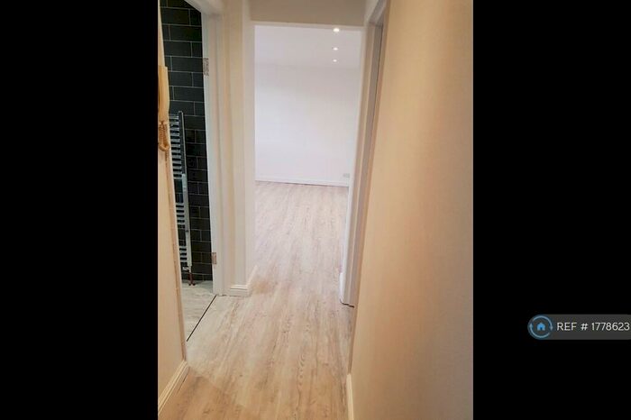 1 Bedroom Flat To Rent In Maurice House, Warley, Brentwood, CM14