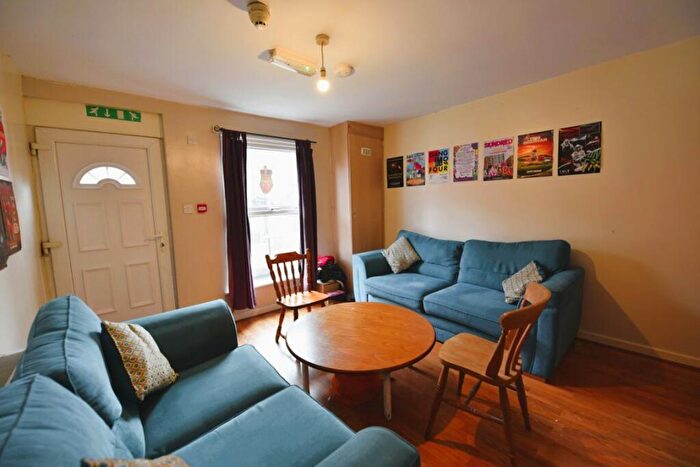 5 Bedroom House To Rent In Beamsley Mount, LS6