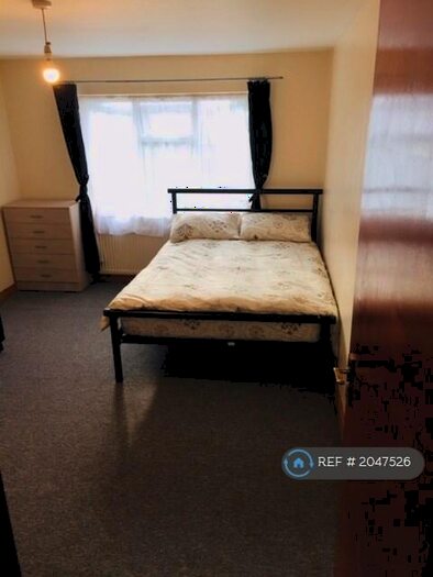 Studio To Rent In Sutherland Road, London, N17