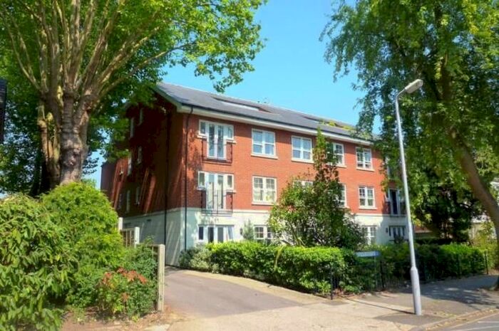 2 Bedroom Flat To Rent In Lovelace Road, Surbiton, KT6