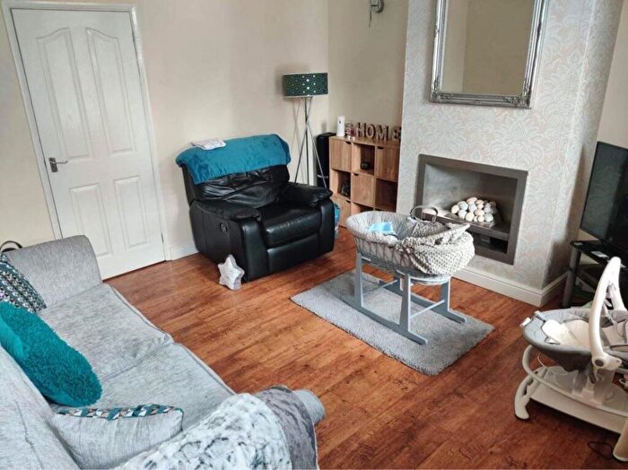 2 Bedroom House To Rent In Summer Lane, Wombwell, S73