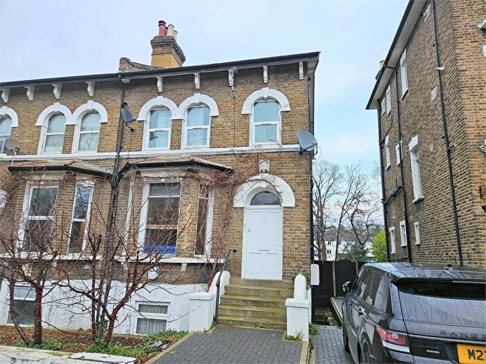 3 Bedroom Flat To Rent In Gilmore Road, Lewisham, London, SE13