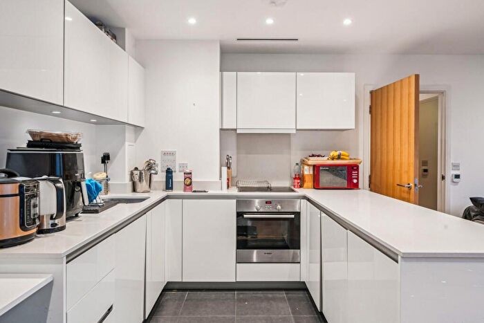 2 Bedroom Flat For Sale In Saffron Central Square, Croydon, CR0