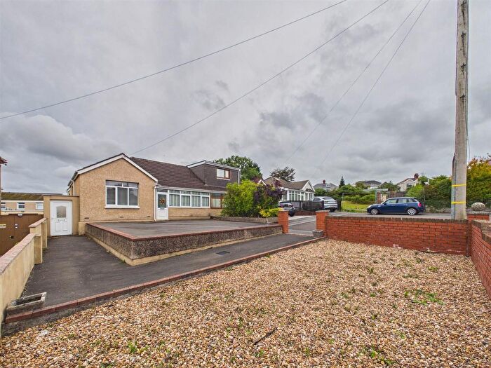 2 Bedroom Semi-Detached Bungalow For Sale In Waun Road, Llanelli, SA15